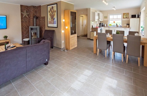 Neßmersiel House | Vacation home Ockenfels am Deich - Children and dogs welcome-