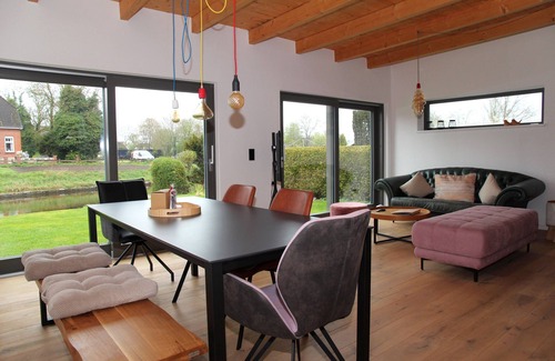 Emden House | Vacation home on the canal on 140sqm for up to 7 people and dogs!