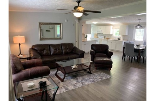 Shallotte House | Vacation home only 6 minutes from the beach