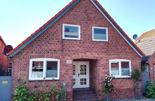 Burg auf Fehmarn House | Vacation home Rose with garden and terrace on Fehmarn