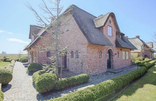West Husum House | Vacation home Reethus Ulla in Husum for up to 4 people