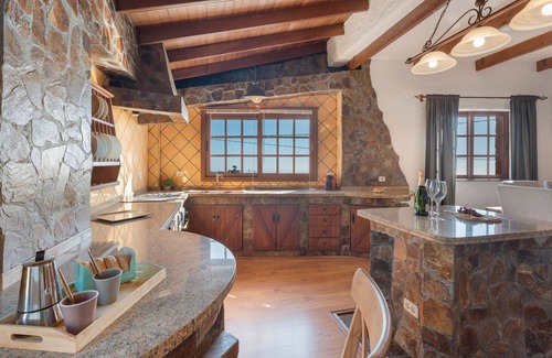 Taucho House | Vacation Home 'Tenades' with Sea View, Wi-Fi and Air Conditioning