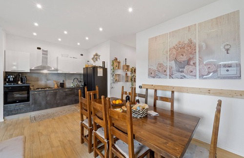 Sarroch House | Vacation Home "Villa Matteo Suite" with Sea View, Shared Pool & Wi-Fi