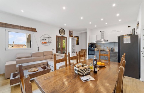Sarroch House | Vacation Home "Villa Matteo Suite" with Sea View, Shared Pool & Wi-Fi