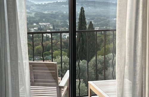 Montauroux House | Vacation Home "Villa Robinson Belvedere" with Mountain View, Private Pool & Wi-Fi