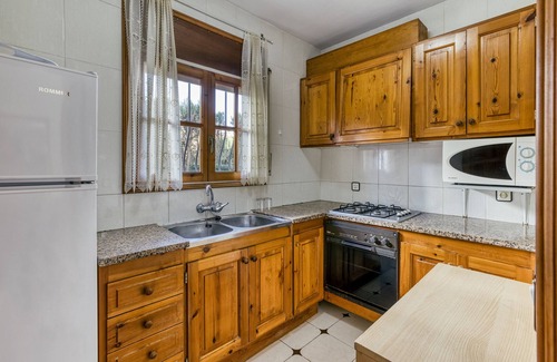 L'Escala House | Vacation Home "Villa La Flor" with Shared Pool & Wi-Fi