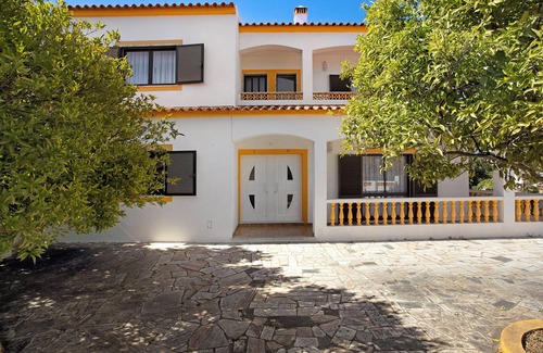 Sargacal House | Vacation Home Vivenda Ribeiro - A with Mountain View, Fireplace, Wi-Fi, Garden, Terrace & Balcony