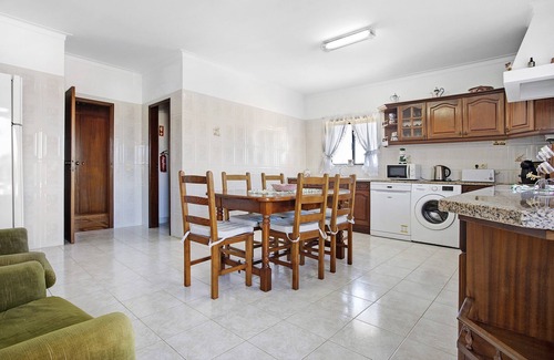 Sargacal House | Vacation Home Vivenda Ribeiro - B with Mountain View, Fireplace, Wi-Fi, Garden, Terrace & Balcony