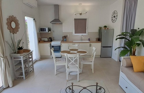 Le Pradet House | Vacation home with separate garden. 500 metres from the beach, in a quiet location