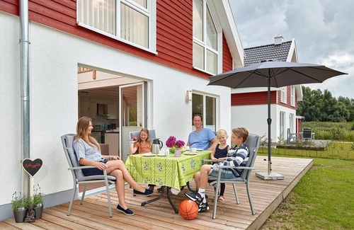 Nordhorn House | Vacation home with whirlpool and sauna