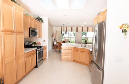 Desert Palms House | VACATION IN SUN CITY WITH GOLF VIEWS ! IN PALM DESERT CA n Golf, Pool, Gym