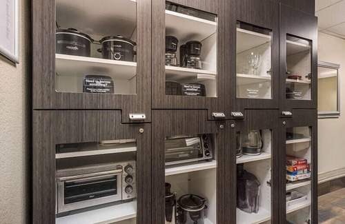 Bryant Pattengill West Hotel | Vacation is Calling! 3 Posh Units, Short Drive to Ann Arbor Hands-On Museum