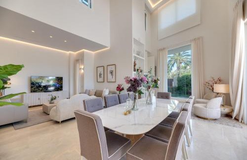 Golden Mile Villa | VACATION MARBELLA I Villa Velazquez, 150m to the Beach, Heated Pool, Golden Mile