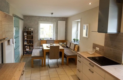 Dieblich House | Vacation on the Terrassen-Mosel! Vacation home with small garden
