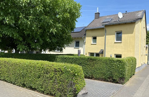 Dieblich House | Vacation on the Terrassen-Mosel! Vacation home with small garden
