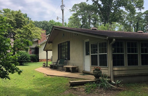 Florence Cottage | Vacation on the Tennessee River in Northwest Alabama. Quaint cottage/level lot.