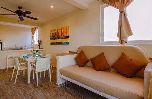 Ejidal Apartment | Vacation Rental 2 rooms Casasinplaya, A/C, Wifi, cable, pool, elevator,