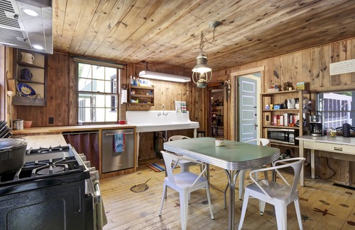 Wilmington House | Vacation time! Spacious newly remodeled retreat with all the comforts to unwind.