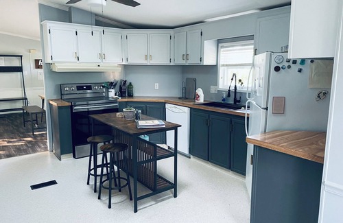 Watkins Glen House | Vacationing doesn’t have to be a chore; it can be a pleasure at Arbor Roads!