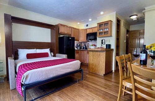 Avon Hotel | Vail and Beaver Creek Epic Pass skiers! 1 Br + murphy bed sleeps 4 hotel Avon CO