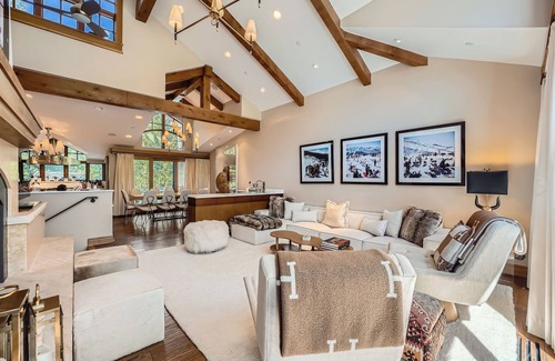 Vail House | Vail Row-House 303 Gore Creek Dr #7, Vail Village - Next to Bridge St & Gorsuch. Ski-in/Ski-out.