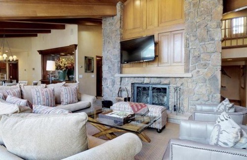 Vail Apartment | Vail Village 5 Bedroom With Private Hot Tub - Plaza Lodge