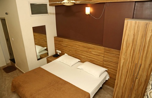 Rajajinagar Hotel | Vajra Heritage