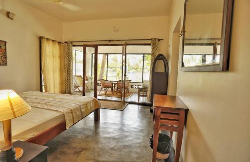 Kuzhuppilly Hotel | Vala House