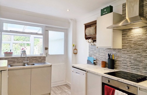 Emsworth House | Valetta Park - a family house that sleeps 6 guests in 3 bedrooms