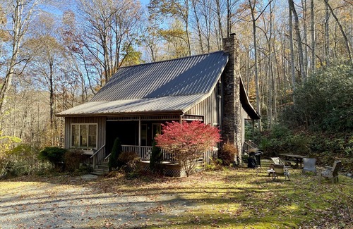 Valle Crucis Cabin | Valle Crucis area near Banner Elk & Boone. Private with Hot Tub! See Our Reviews