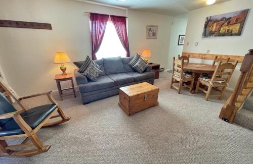 Red River House | Valley Condo 101 Creekside - End Unit - Wi-Fi - Hot Tub - Fireplace - Washer - Dryer - Playground