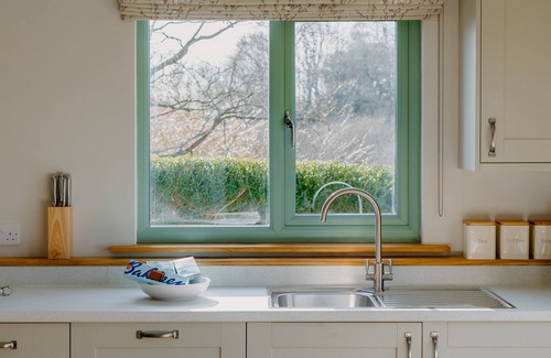 Georgeham Cabin | Valley Cottage Georgeham - Sleeps up to 4 - Dog Friendly Cottage