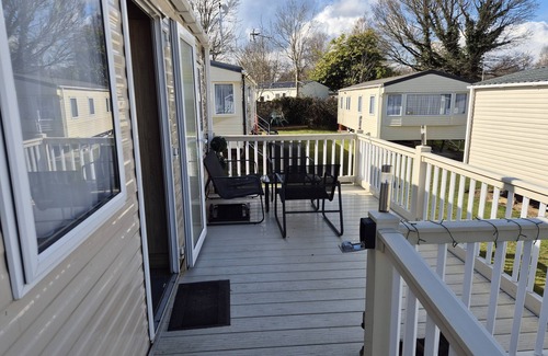 Hastings Apartment | Valley Retreat - 4 bedrooms with decking sleeps 10
