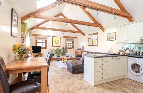 Helford Passage Cottage | VALLEY VIEW, family friendly, with a garden in Mawgan-In-Meneage