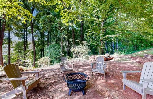 Black Mountain House | Valley View Lodge at Camp Rockmont