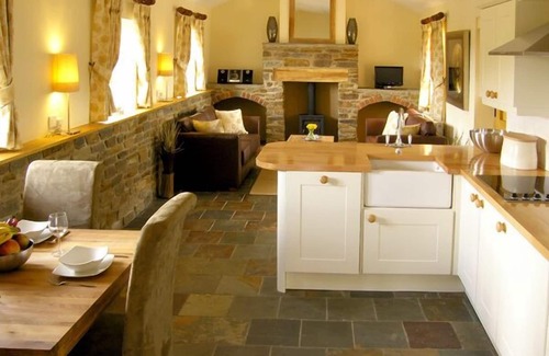 Ross-on-Wye Cottage | VALLEY VIEW, luxury holiday cottage, with open fire in Howle Hill