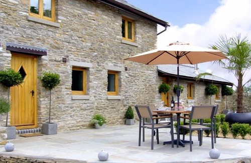 Ross-on-Wye Cottage | VALLEY VIEW, luxury holiday cottage, with open fire in Howle Hill