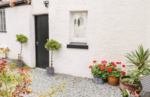 Bishopsteignton Cottage | VALLEY VIEW, pet friendly, with a garden in Bishopsteignton
