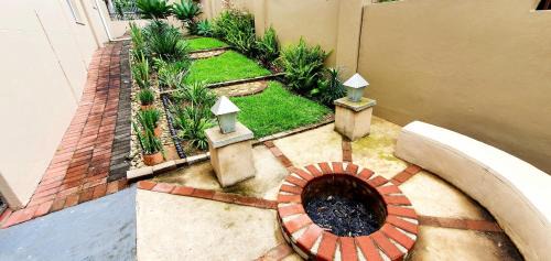 Ramsgate Beach Apartment | Valley Views 1 - Sleeps 6 - Perfect Family Holiday Home!