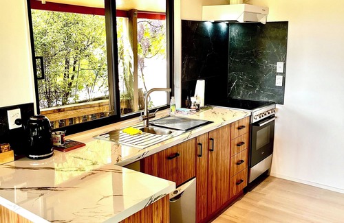 Waiatarua House | Valley Views Home