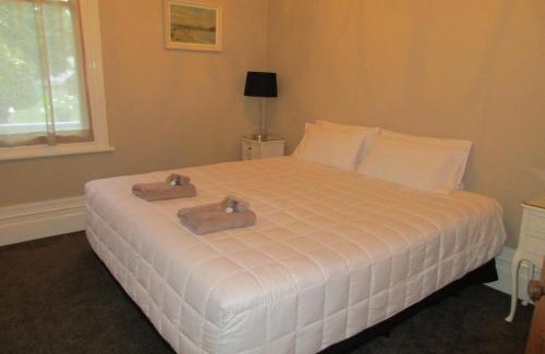 Cambridge Hotel | Valmai House & Motel Cambridge