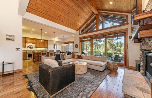 Truckee House | Valmont Vista, Gated Golf & Ski Community w/Club Amenities! Lake Tahoe