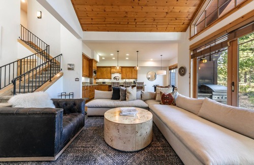 Truckee House | Valmont Vista, Gated Golf & Ski Community w/Club Amenities! Lake Tahoe