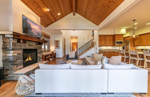 Truckee House | Valmont Vista, Gated Golf & Ski Community w/Club Amenities! Lake Tahoe