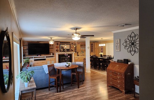 Valparaiso House | Valparaiso Oasis HotTub, Near Destin Beaches & Outdoor Fun. Great for Families.