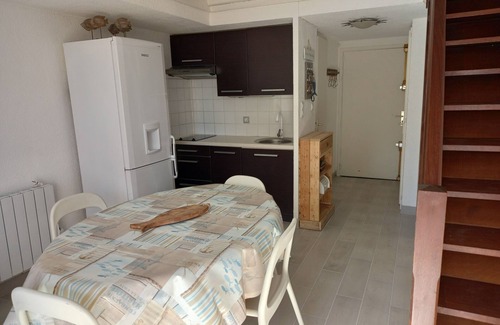 Valras-Plage Apartment | Valras-plage, Appartement T3, Bord de mer Avec Terrasse et Parking