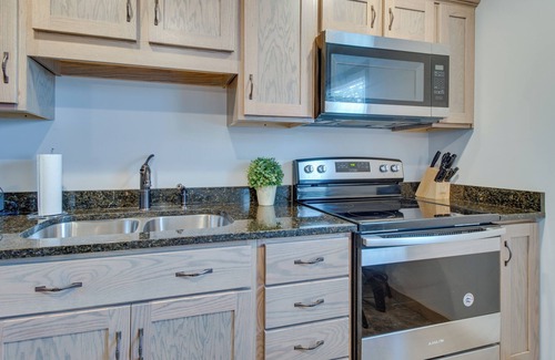 Van Buren Condo | Van Buren Retreat w/Shared Fire Pit & Grills!