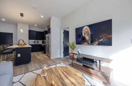 West End Cottage | Vandy Vinyl - Odyssey -pool & Gym-mins to Broadway