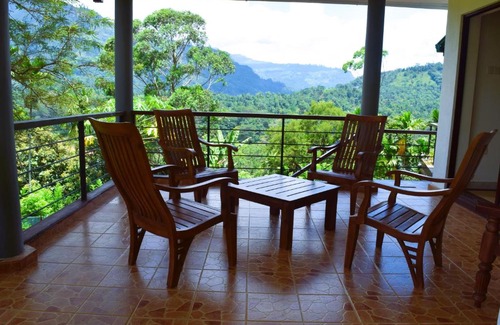 Katukitula House | Varanda With A View