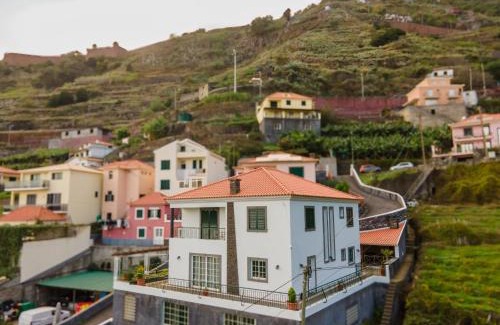 Camara de Lobos House | Varandas da Caldeira by Madeira ReAL